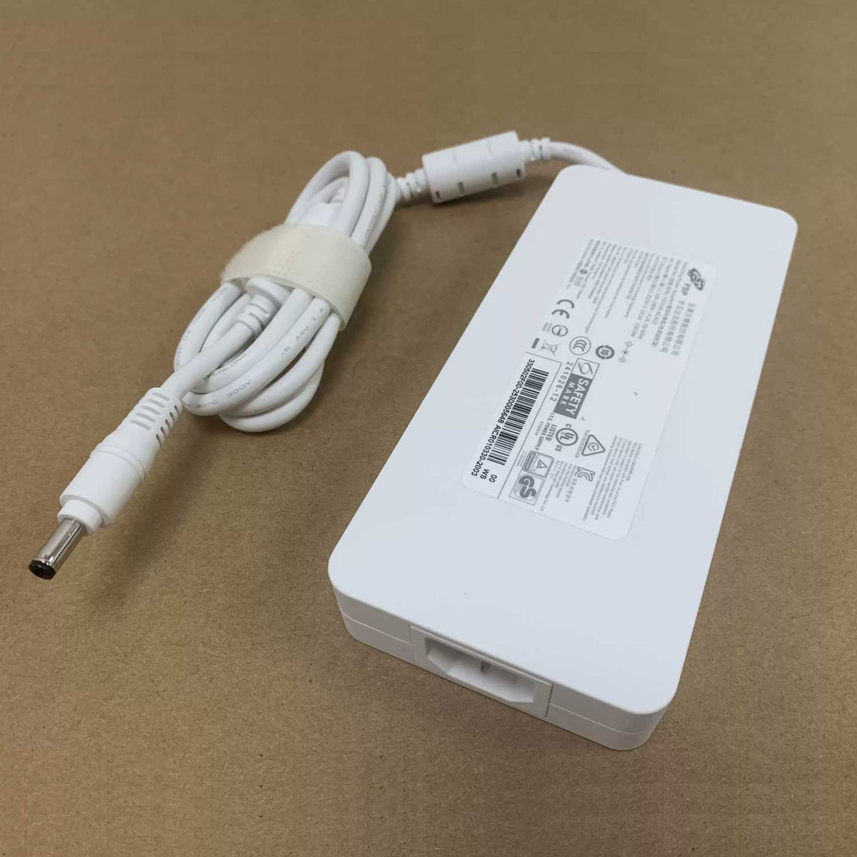 Genuine FSP330-ACAU3 330W 20V 16.5A Power Adapter with 5.5mm × 2.5mm Connector