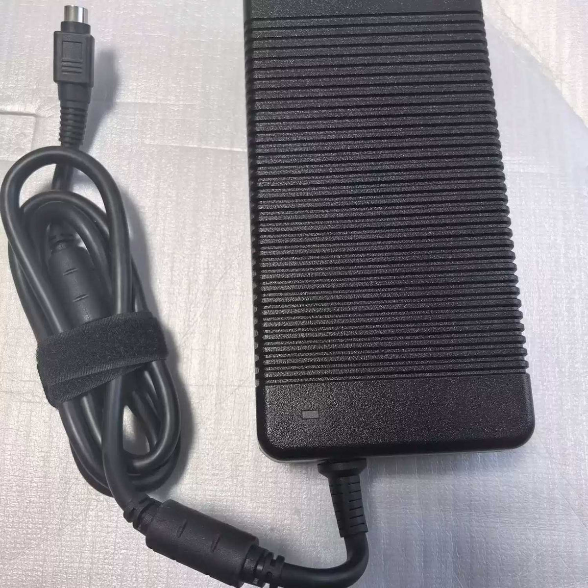 Original LITEON PA-1331-90 330W Laptop Power Adapter, 19.5V 16.9A 4-Hole Connector