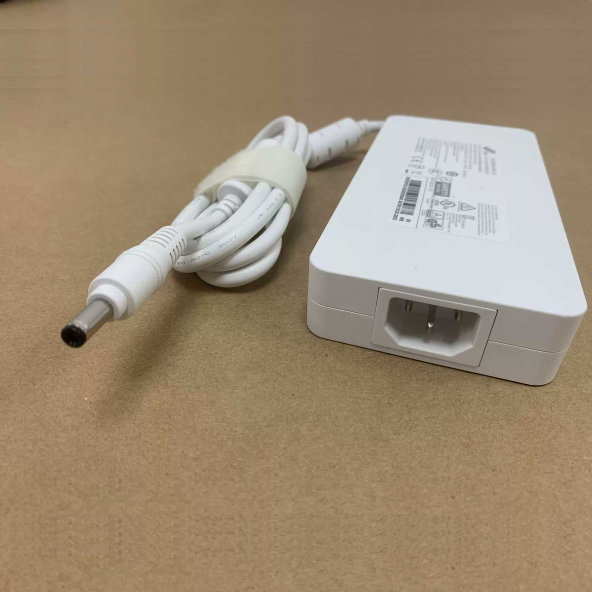 Genuine FSP330-ACAU3 330W 20V 16.5A Power Adapter with 5.5mm × 2.5mm Connector