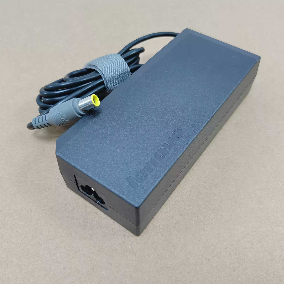 Lenovo 45N0345 135W AC Adapter Charger, 20V 6.75A Power Supply with 7.9 × 5.5mm Connector