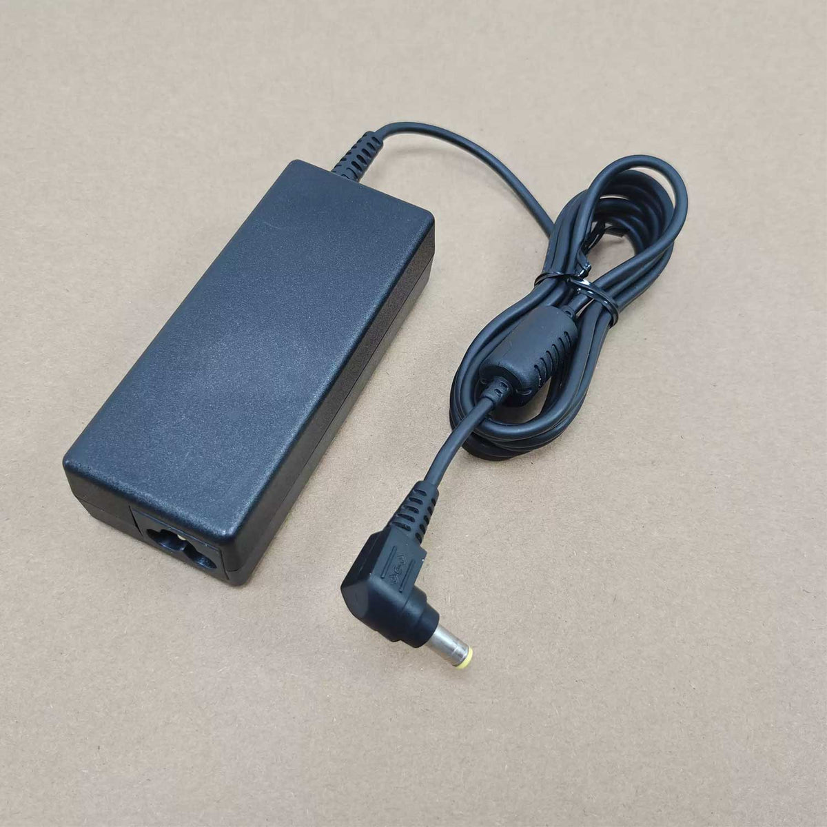Fujitsu A11-065N5A 65W Laptop Charger 19V 3.42A with 5.5mm × 2.5mm Connector