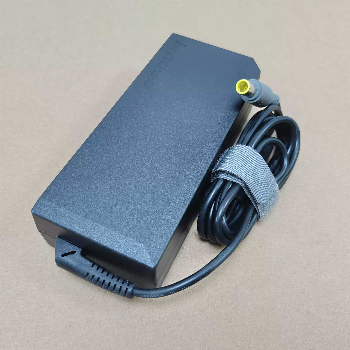 Lenovo 45N0345 135W AC Adapter Charger, 20V 6.75A Power Supply with 7.9 × 5.5mm Connector